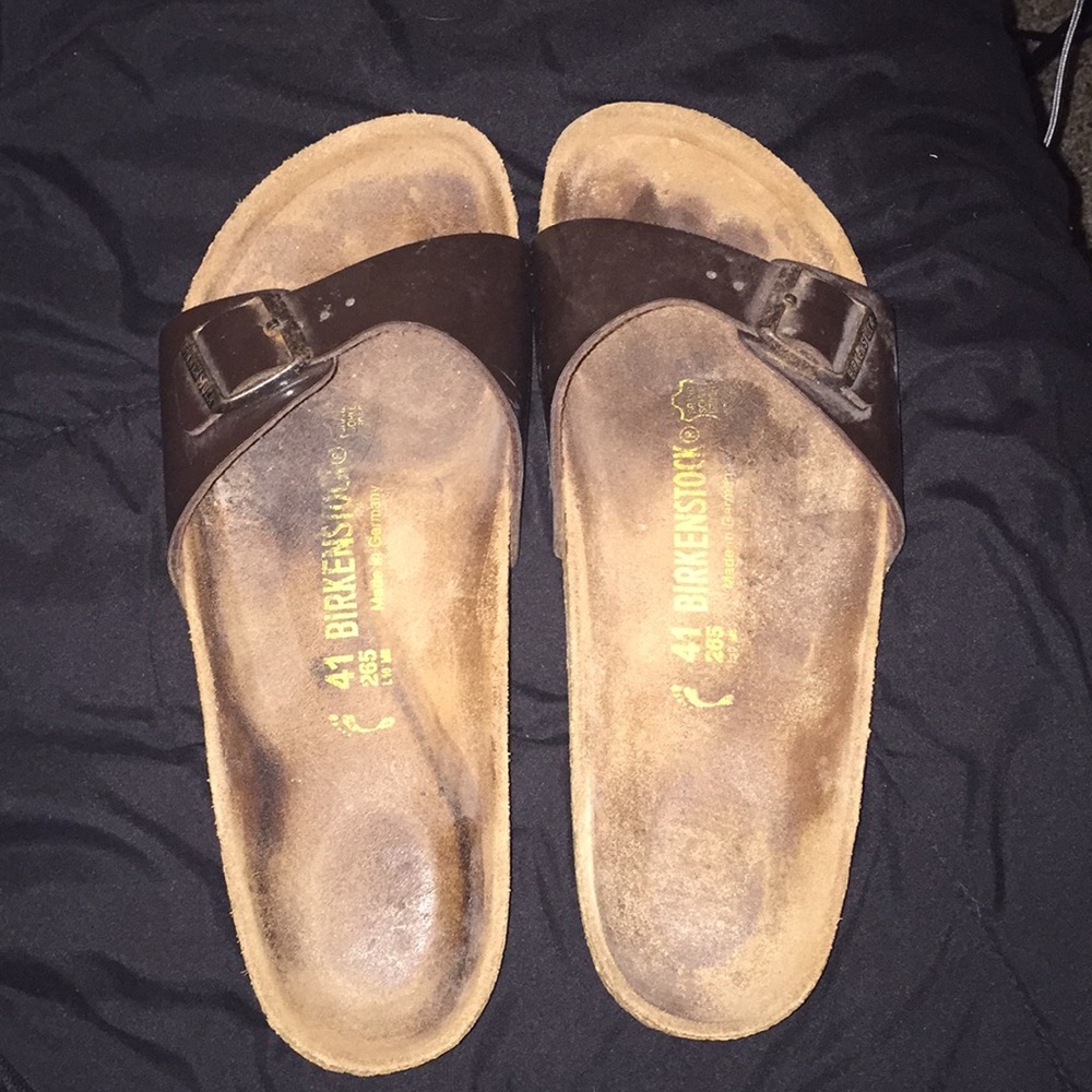 Single-strapped Birkenstocks